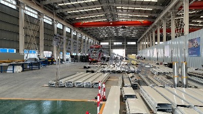 蔚藍鋼構百科：自建鋼結構廠房中檁條如何選擇？工業廠房建設不再踩坑